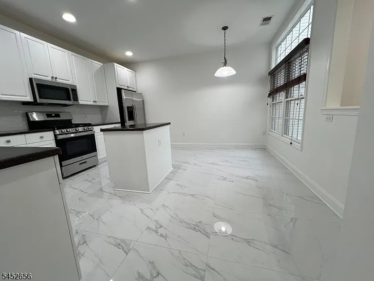 311 Kensington Ln — Photo 25