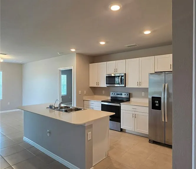 1437 NW 31st Pl — Photo 7