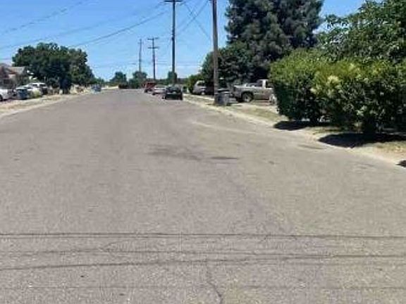 Exterior Neighborhood (street photo)