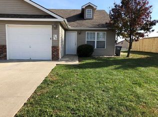 208 Birdie Dr, Pleasant Hill, MO 64080