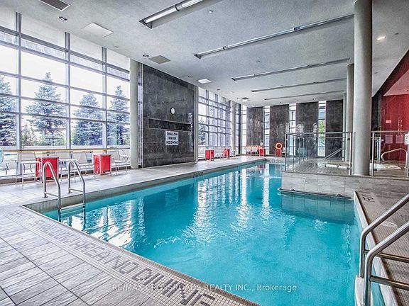 4th image of 135 Village Green Sq #1023