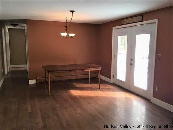 3rd image of 21 Hickory Hollow Dr