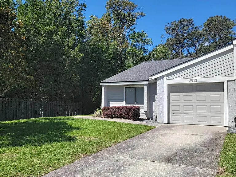 2910 Sea Hawk Dr — Photo 2