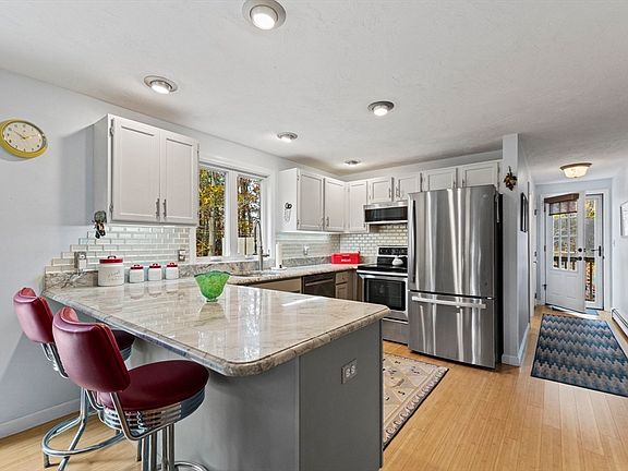 2nd image of 100 Orchard Dr