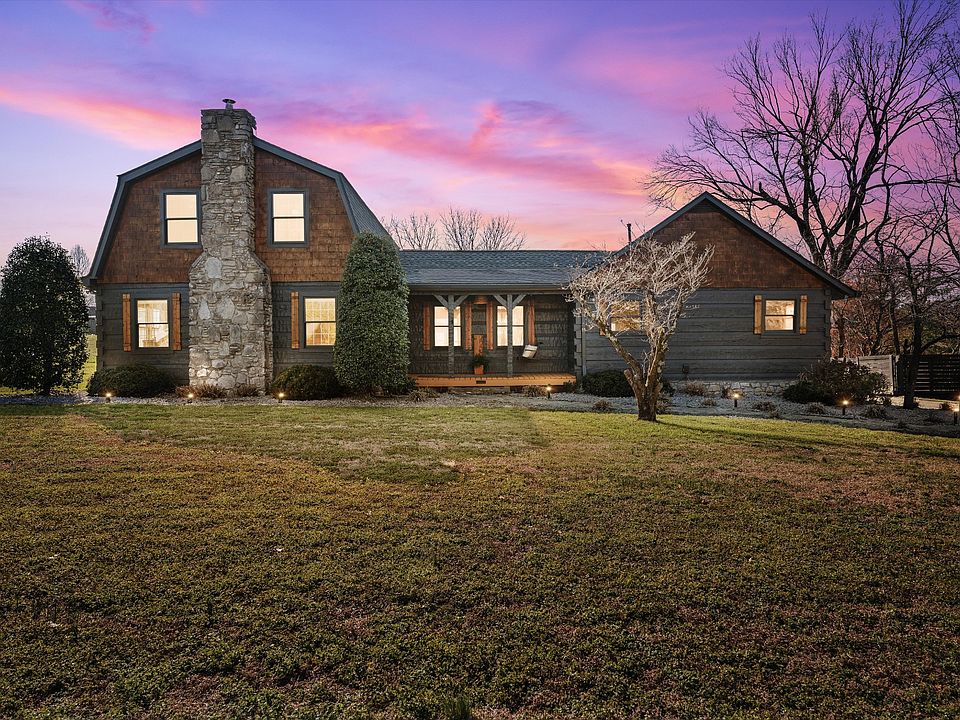 1st image of 223 Hickory Trce