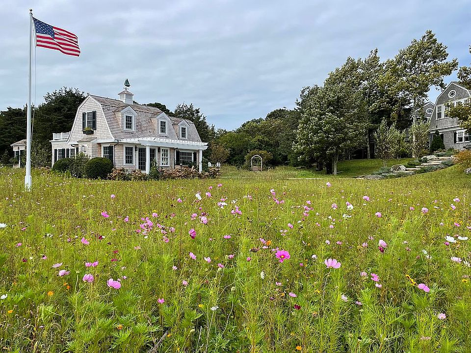 2nd image of 136 Plantingfield Way