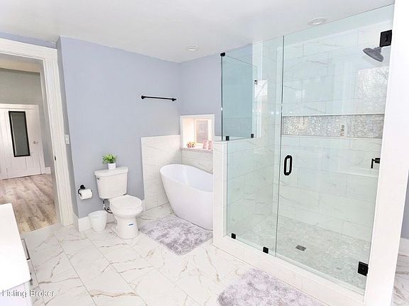 3rd image of 520 W Oak St #1