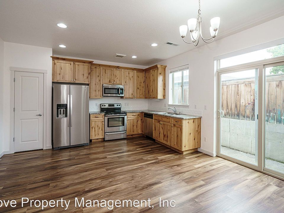 1st image of 1309 NE 82nd Dr