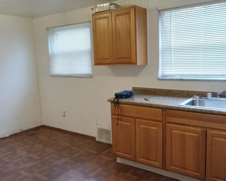 1/2 Kitchen and 1/2 of dinette area