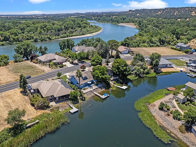 22492 Edgewater Dr — Photo 25