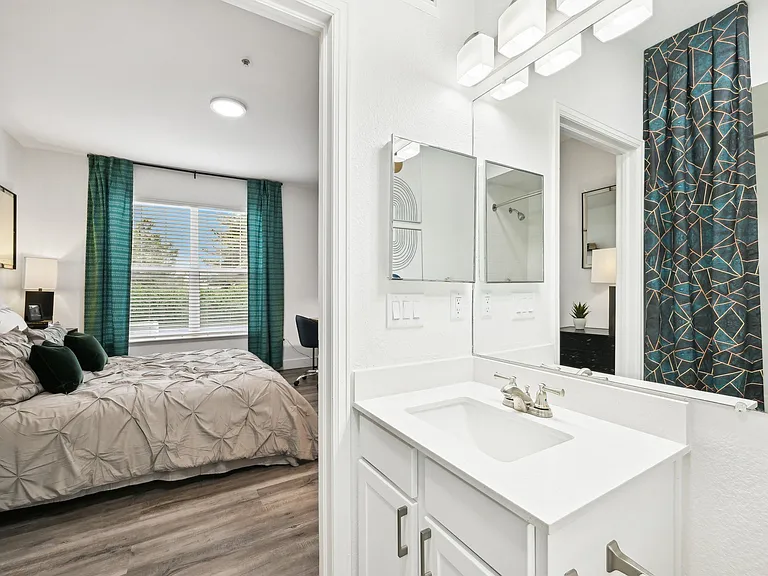 Stone Cliff Apartments — Photo 12