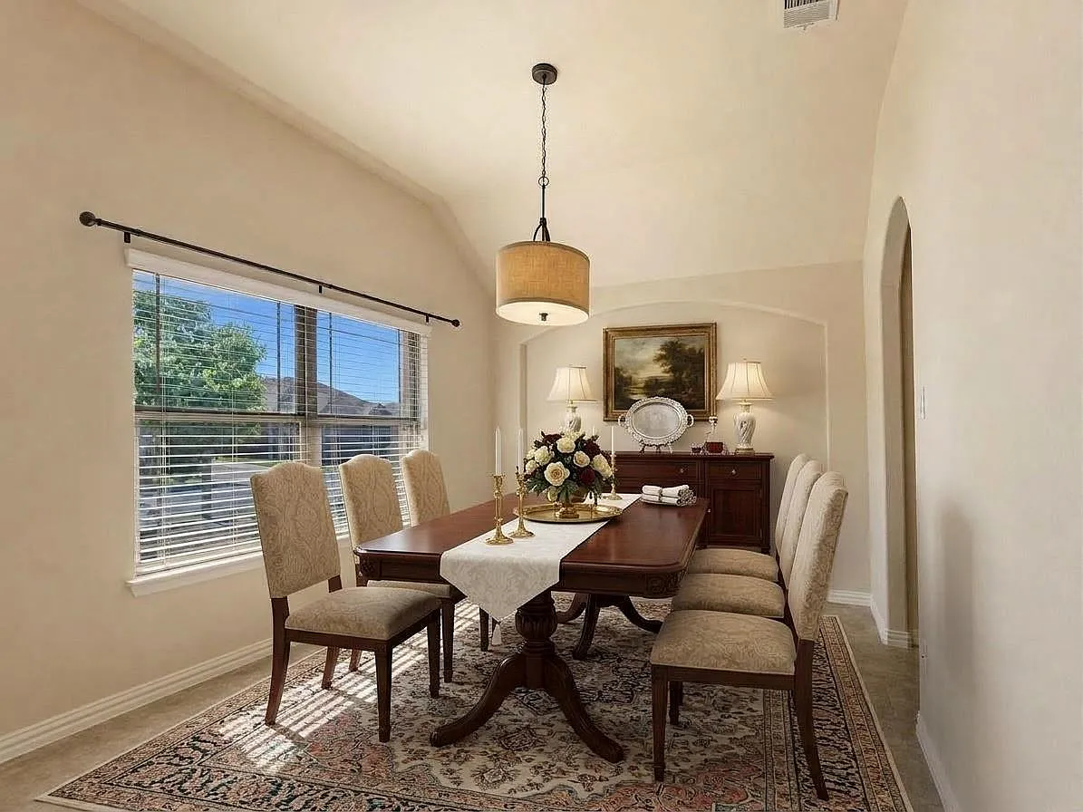 3 bed, 2.0 bath, 1835 sqft, $2,050 — Photo 4