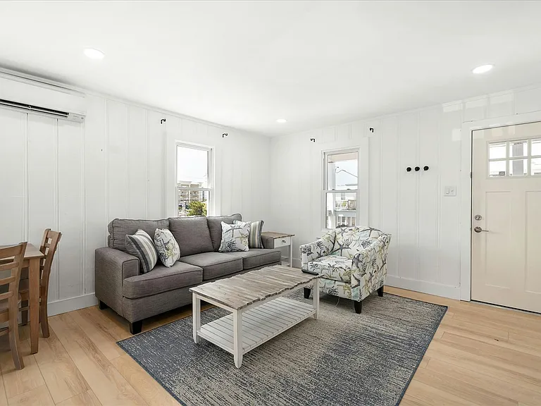 11 43rd St #3 — Photo 7