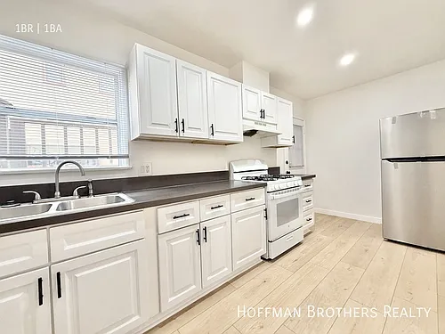 6083 Saturn St Photo 1