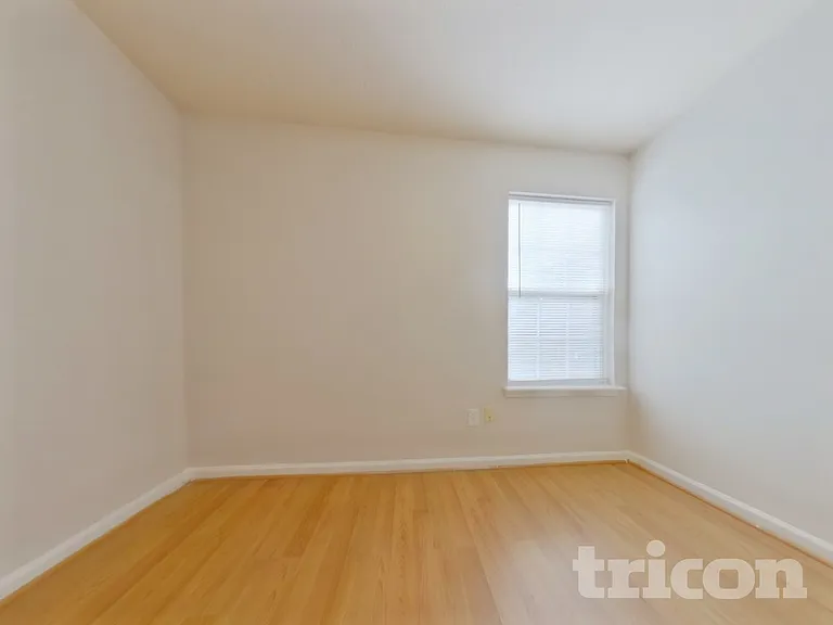 3020 Lake Park Ct — Photo 12
