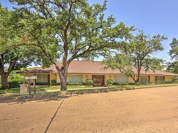 3rd image of 1610 Camelot Ln