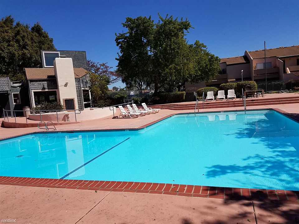 Resort-like pool and spa perfect after a long day at work!