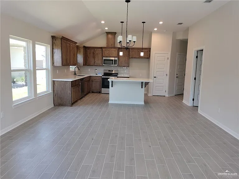 921 W Yellow Bells St — Photo 3