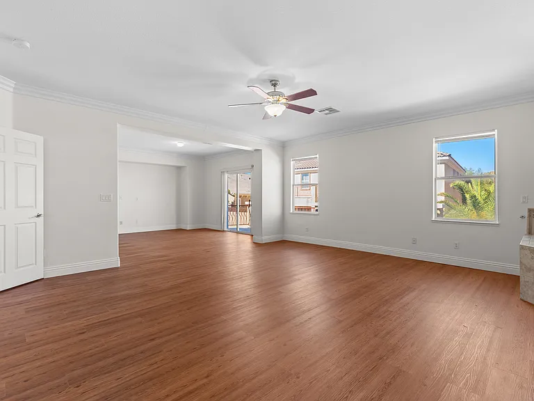 2733 Kildrummie St — Photo 16