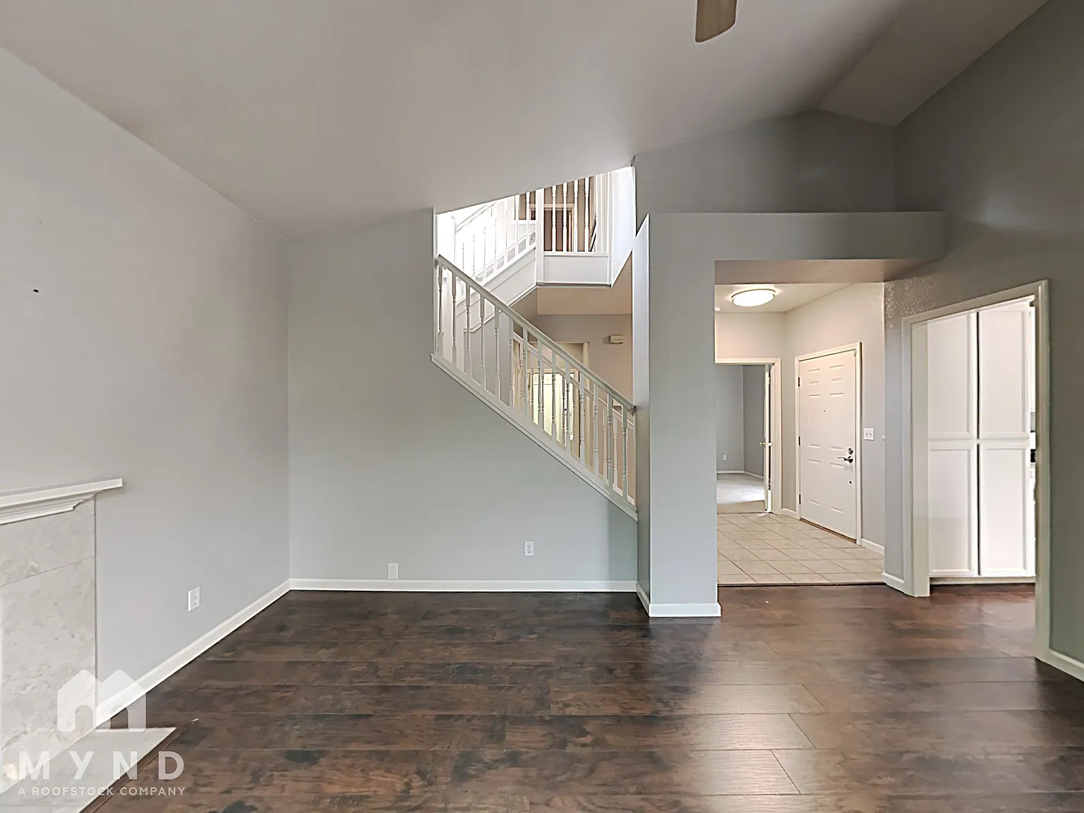 3 bed, 3.0 bath, 1648 sqft, $2,799 — Photo 2