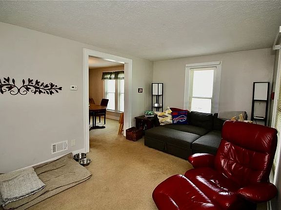 4th image of 98-100 E Church St #98