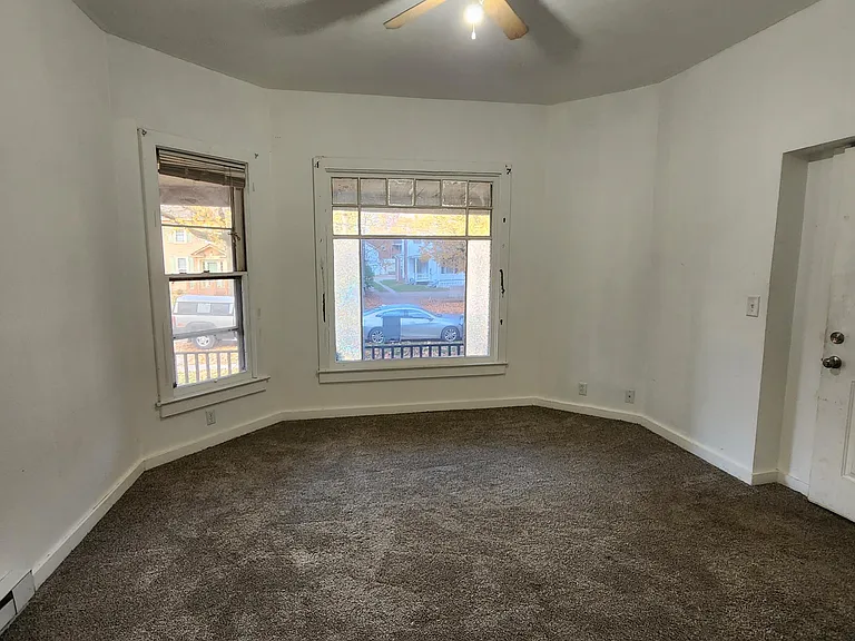 305 W Vine St — Photo 8