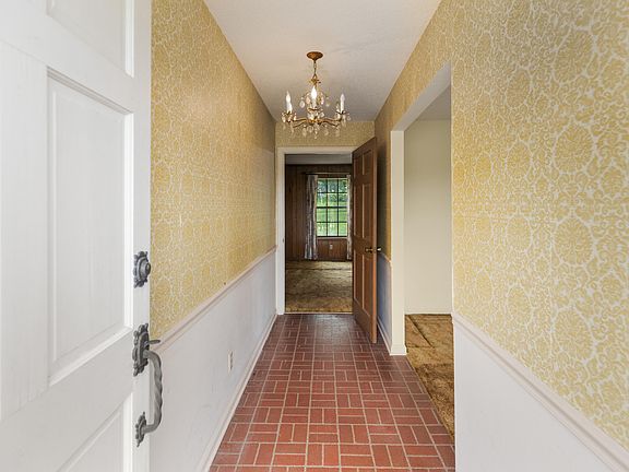 4th image of 9501 Heathwood Dr