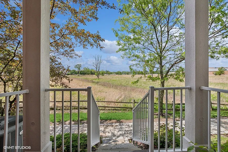 3 bed, 2.5 bath, 1642 sqft, $3,300 — Photo 2