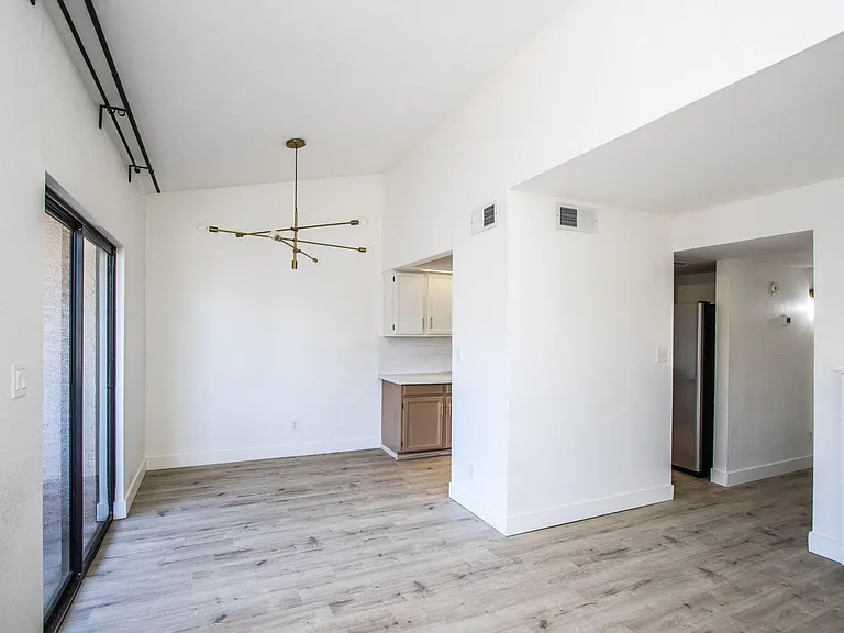 3102 E Clarendon Ave #207 — Photo 6