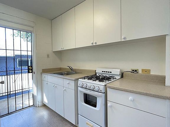 2nd image of 1615 Barron Ln APT 12
