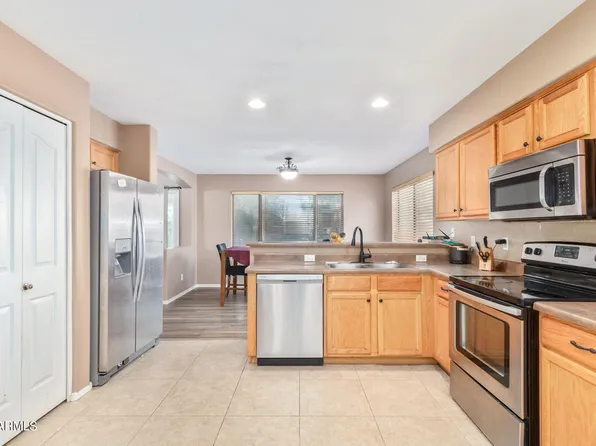 2674 S SETON Avenue, Gilbert, AZ 85295