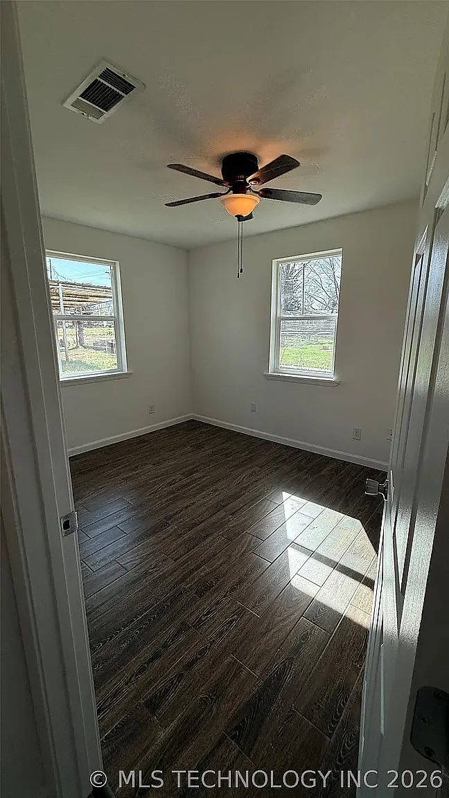 3 bed, 1225 sqft, $1,300 — Photo 4