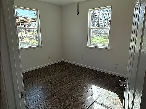 4th image of 34 1st St