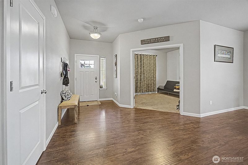 4th image of 502 Carrier Avenue SW