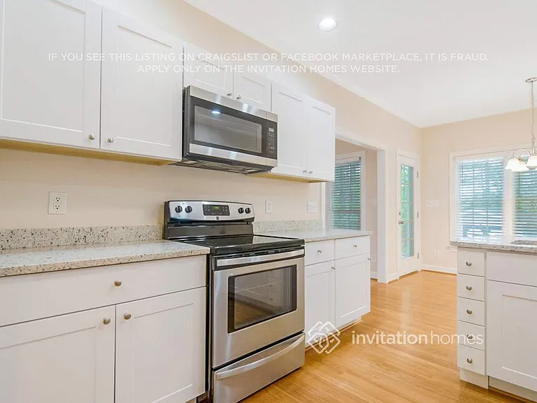 405 Broadmoor Way — Photo 11