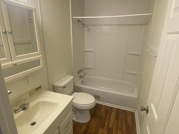 4th image of 709 Pawley St