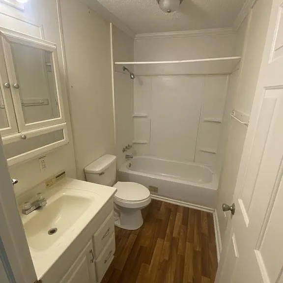 709 Pawley St — Photo 4