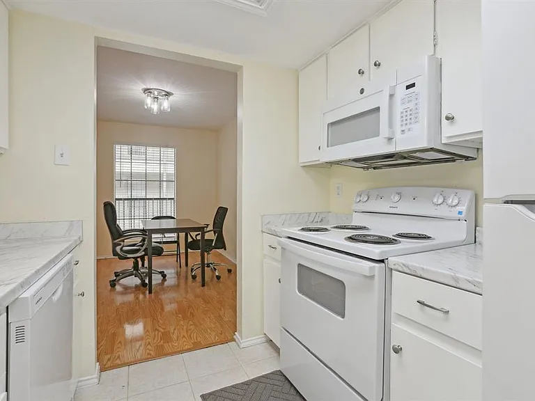 2401 Leon St #210 — Photo 15