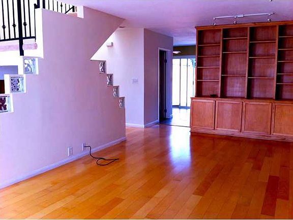 5th image of 4584 W Point Loma Blvd Unit F