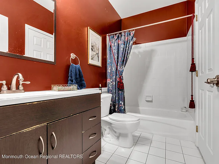 536 Saint Andrews Pl — Photo 18