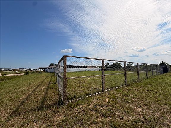 4th image of 5342 Road 3550