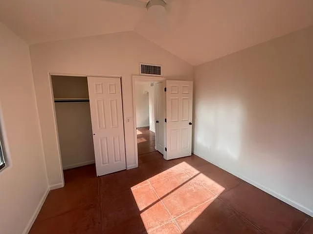 2732 E Helen St — Photo 7