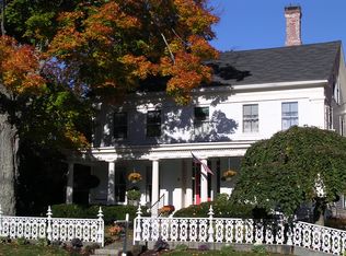 8 High St, Camden, ME 04843