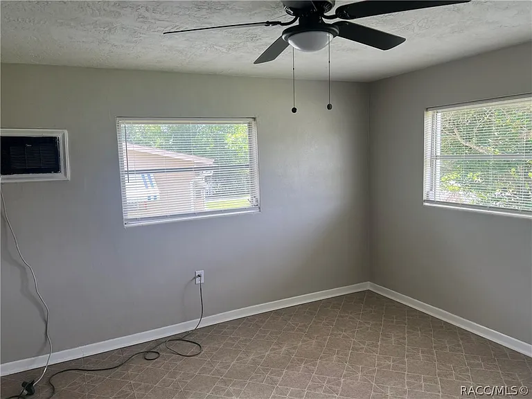 104 S Adams St — Photo 8