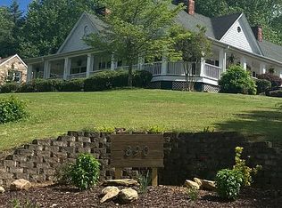 890 Hiwassee St, Murphy, NC 28906