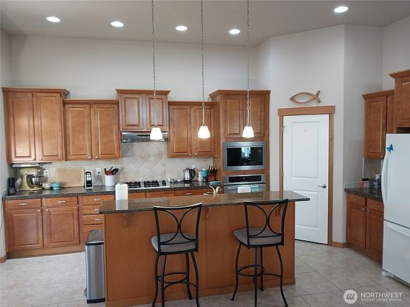 4th image of 6812 37th Street Ct W