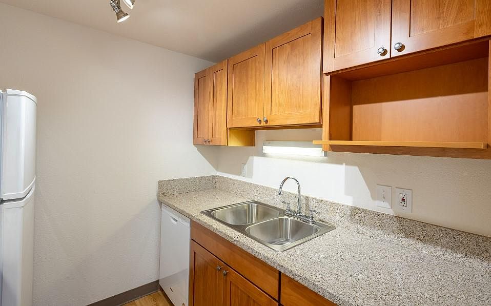 2nd image of 7460 SW Barbur Blvd #13