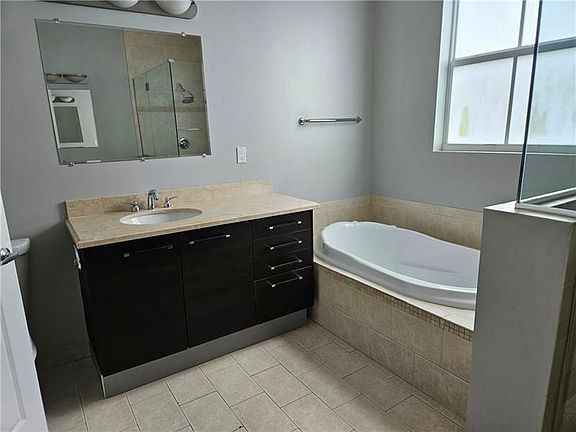 3rd image of 1641 SW 4th Ave #1641