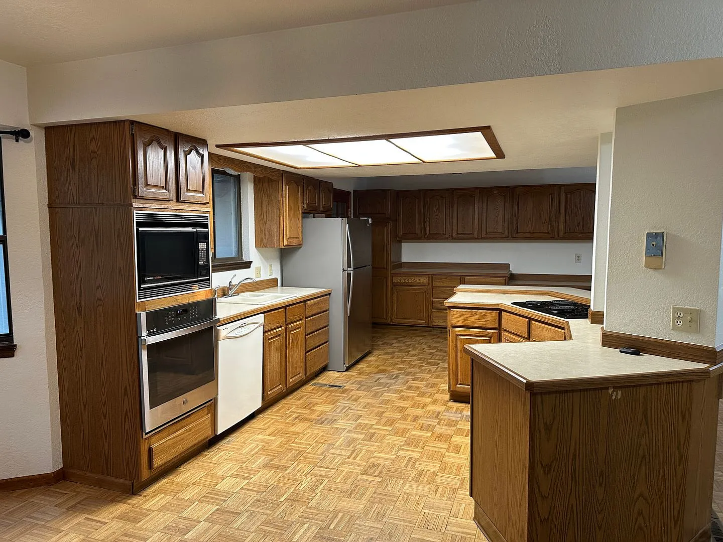5 Bedroom 3 Bathroom West End Home on Large Lot — Photo 3