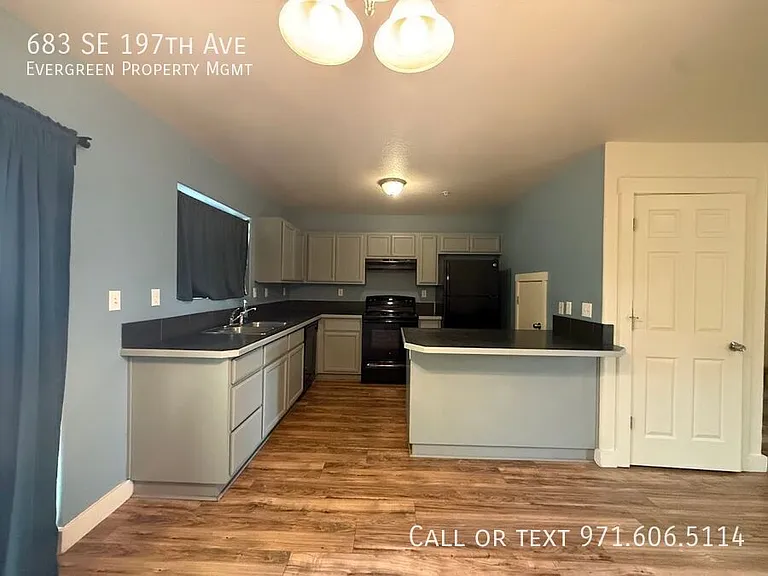 683 SE 197th Ave — Photo 16